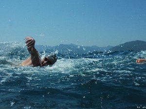 Anzak Koyu'nda barış ve dostluk için yüzme etkinliği