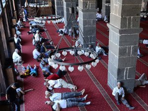 'Ramazanda gündüz en az iki saat uyuyun'