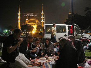 Sultanahmet'te sahura yoğun ilgi