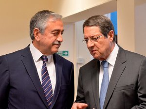 Akıncı ile Anastasiadis ara bölgede buluştu