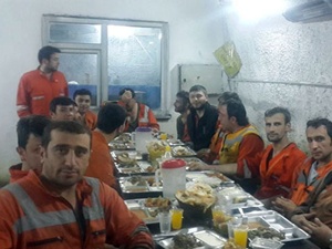 Yerin metrelerce altında iftar