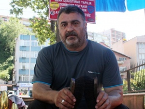 Askerlerin ayakkabısını boyadı gazi oldu