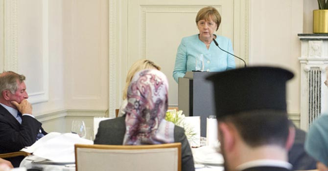Merkel:  İslam şüphesiz Almanya'ya aittir