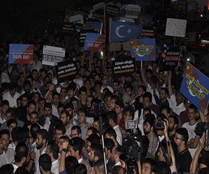 Çin'in Doğu Türkistan'daki saldırılarına protesto