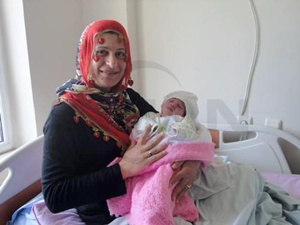 Suriyeli kadın ambulansta doğum yaptı