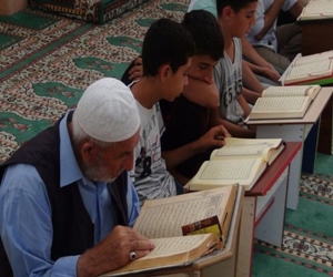 Mersin'de çocuk yaşlı mukabelede