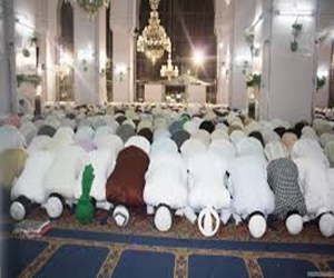 Teravih namazından etkilenip İslam dinini seçtiler