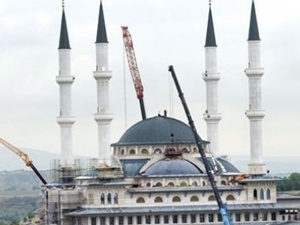 Cezayir'de Ramazan'da camilere hoparlör yasağı