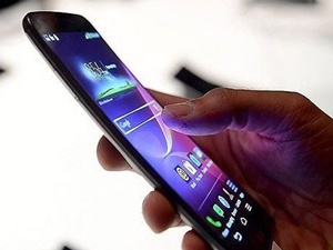 Kadınlar Telefonlarını Daha Fazla Önemsiyor