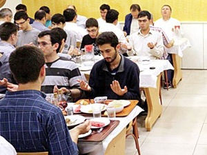 Her gün 3500 öğrenciye iftar
