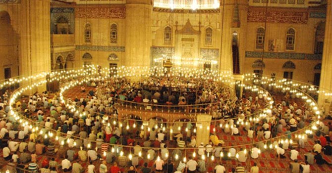 İmam, namaza durmadan cemaate dönüp öyle bir şey söyledi ki