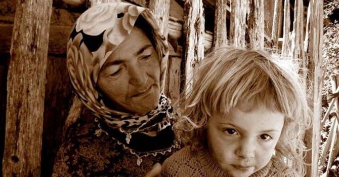 Anneniz cennetin kapısıdır