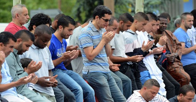 Fransa'da Müslümanlar Cuma namazı sonrası terörü protesto edecek