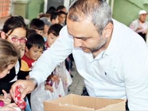 Ramazan ayına özgü 'Cami Önü' geleneği