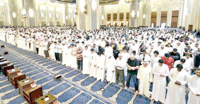 Tüm mezhep mensupları İŞİD'e namazla cevap verdi