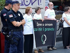 Sırbistan'da 'Srebrenitsa' eylemi