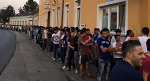 Avusturya'da Müslümanlar yüzlerce mülteciye iftar veriyor