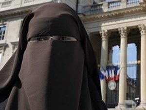 Müslüman kadının yurt dışı yasağı bozuldu