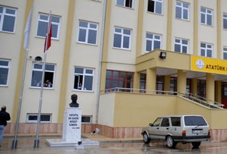 Liselere kayıtta 18 yaş sınırı kaldırıldı