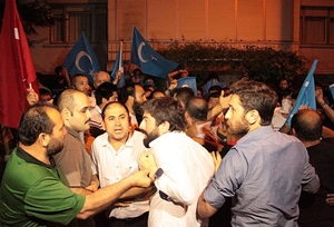 İstanbul'da Tayland Başkonsolosluğu taşlandı