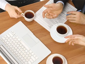 Ofis çalışanları serinlemek için bunları yapıyor