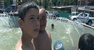 Suriyeli çocukların havuz keyfi