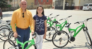 Başarılı öğrencilere bisiklet