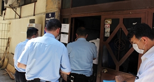 Kokan ev polisi alarma geçirdi