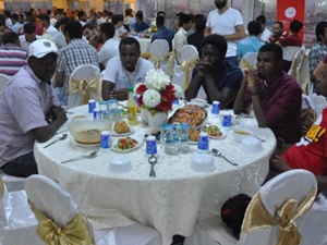 Dünya öğrencileri aynı sofrada