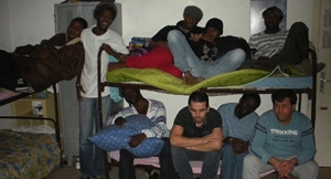 Almanya'da mülteciler mezarlık yanına yerleştiriliyor