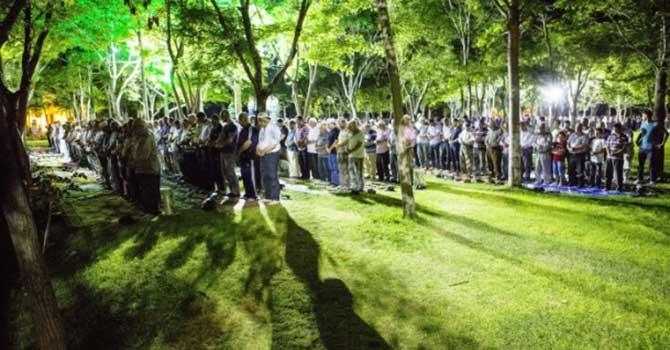 Teravih 8 asırdır açık havada kılınıyor