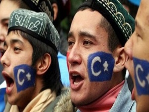 Sincan Uygur Özerk Bölgesi'ndeki uygulamalara tepkiler sürüyor