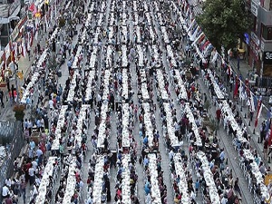 20 bin kişilik dev iftar