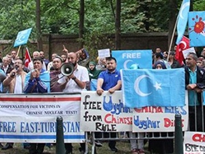 Hollanda'da Çin protestosu