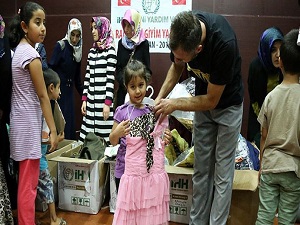 IHH'dan yetim ve yoksullara bayramlık