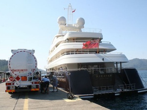 Kral Abdullah’ın mega yatı Marmaris’te