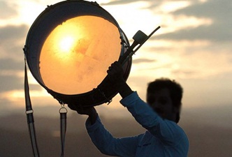 Ramazan davulcuları bahşişleri topluyor