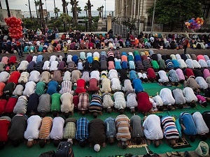 İslam dünyası bayram namazında buluştu