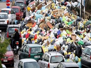 AB'ye İtalya'dan çöp cezası