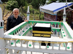 69 yaşında ağaçlardan maket yapıyor