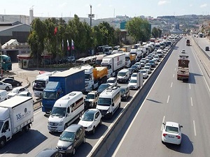 Trafikte kaybedilen süreyi telafi için hız yapmayın