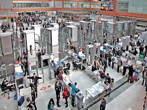 Havalimanında bayram yoğunluğu