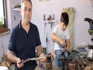 300 yıllık mesleği oğluyla yaşatıyor
