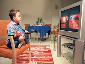 Televizyon, çocuklarda obezite riskini artırıyor!