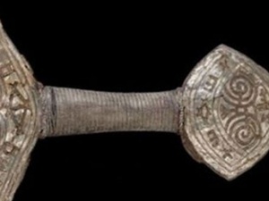 1000 yıllık Viking kılıcı bulundu