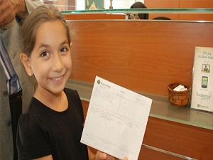 Bayram harçlığını Afrika'ya gönderdi