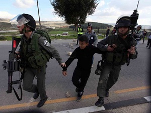 İsrail'den 150 Filistinli çocuğa zulüm