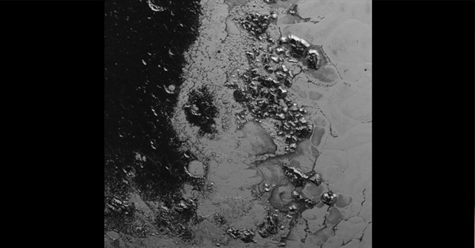 Plüton'un sıradağları görüntülendi