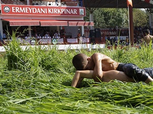 Minik pehlivanlar er meydanına çıktı