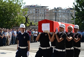 Şehit polis son yolculuğuna uğurlandı